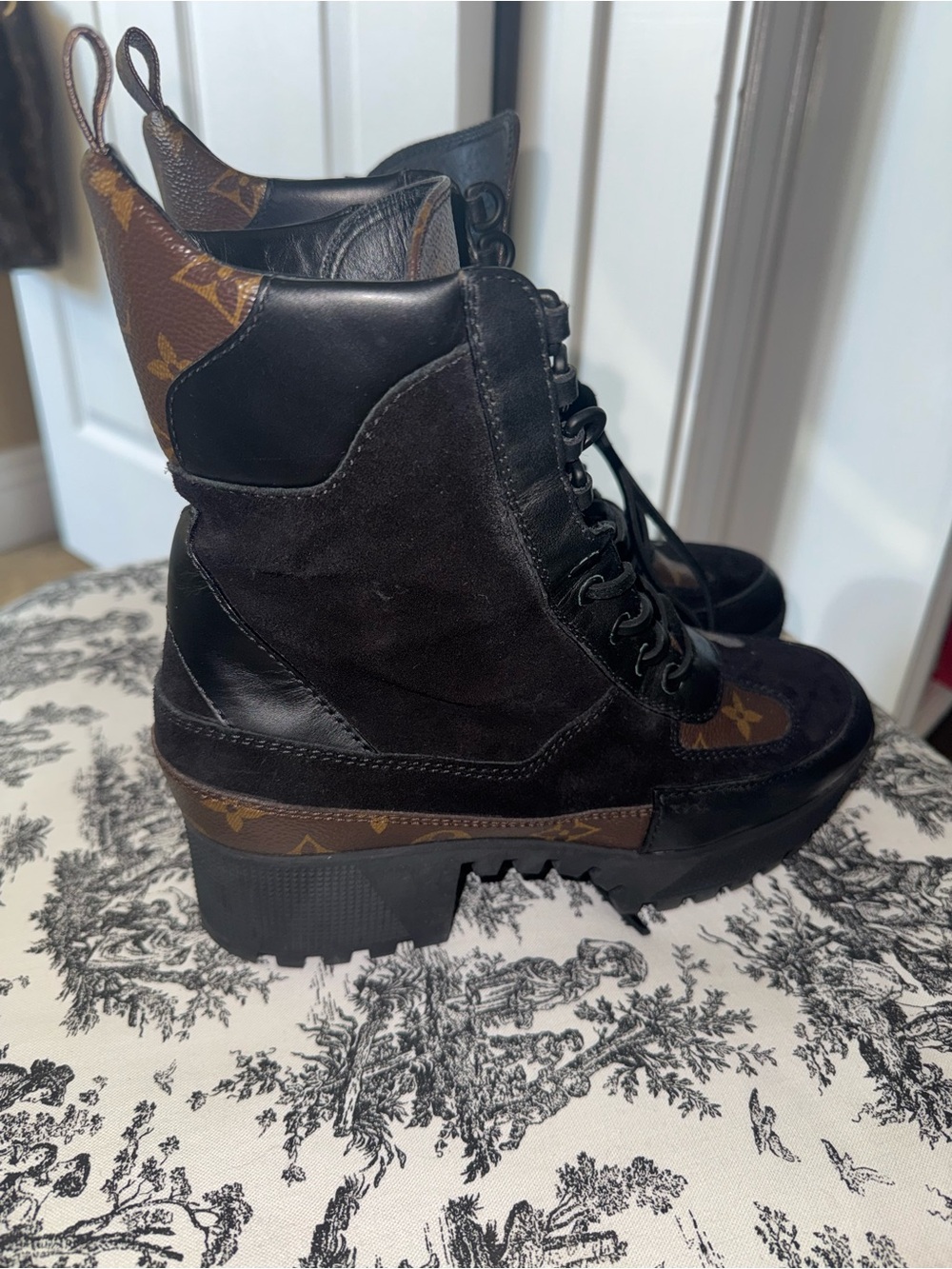 Louis Vuitton Laureate Platform Desert
Boot - Picture 4 of 6